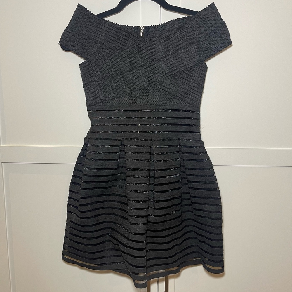 S Off-Shoulder Black Bandage Stretchy Mini Dress